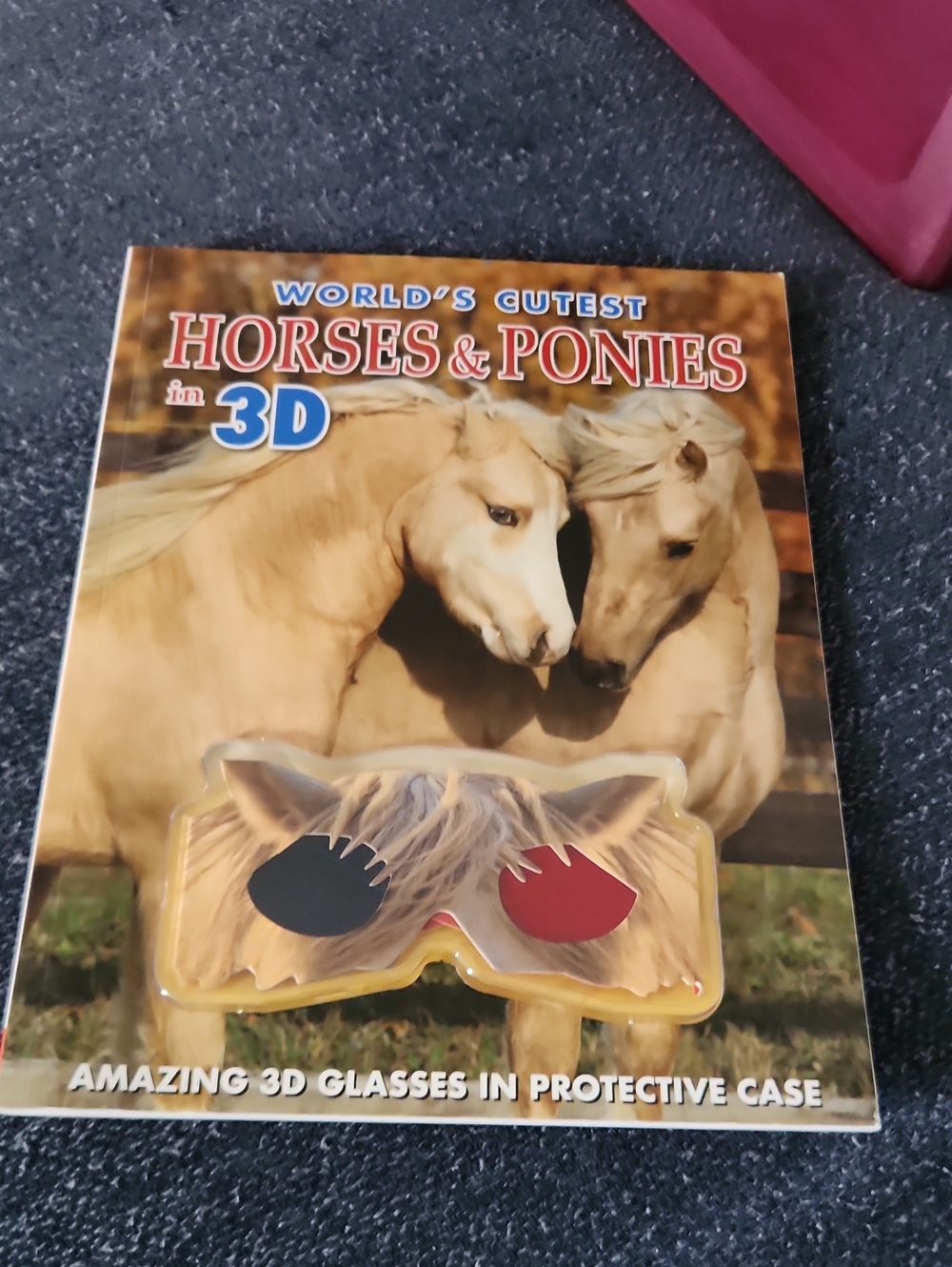 World's Cutest Horses & Ponies in 3D - 3D Glasses And Book Set